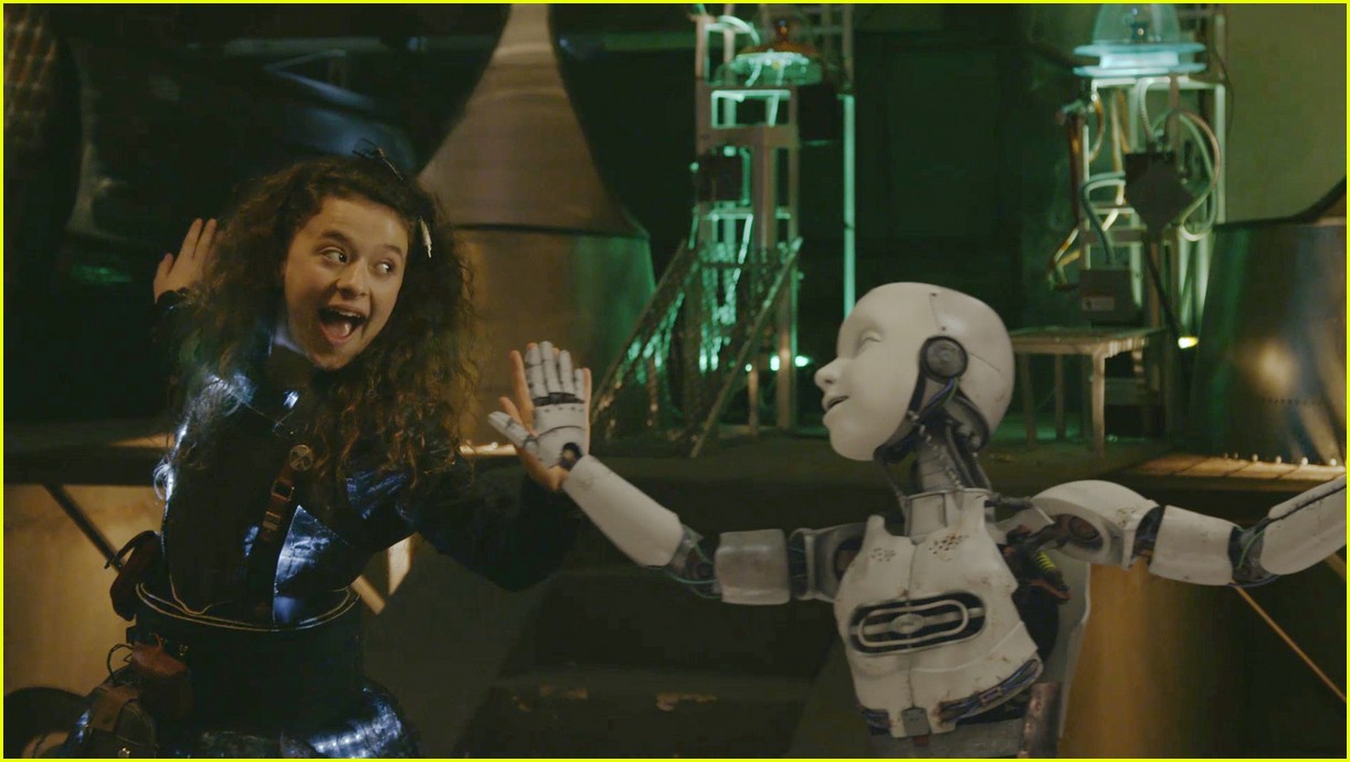 'Annedroids' Gets New Season Four Trailer - Watch Now! (Exclusive)