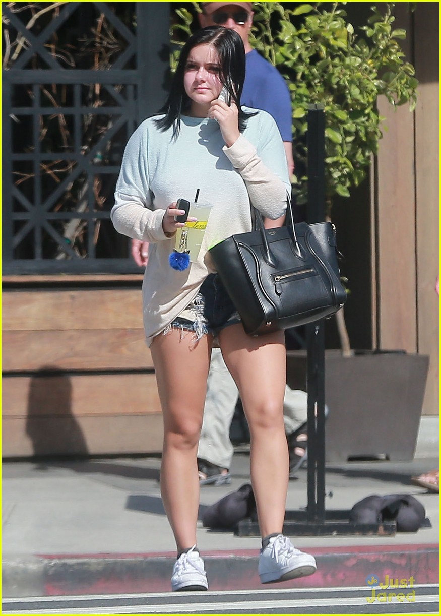 Ariel Winter Kisses Gal Pal Jessie Berg on the Lips