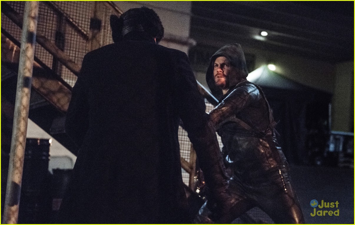 Felicity Puts Her Hacking Hat on in Russia on Tonight's 'Arrow'