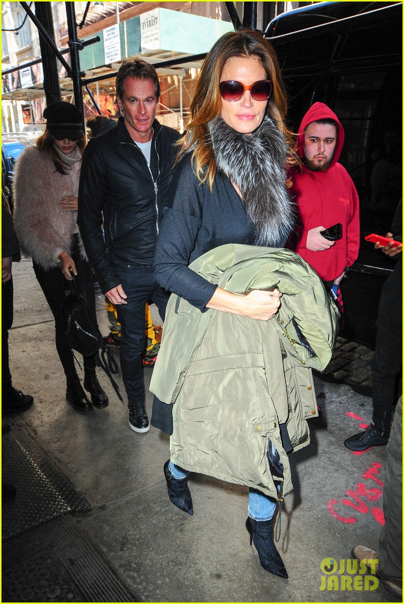 Sabrina Carpenter, Danielle Campbell, & Peyton List Celebrate With Model Kaia Gerber
