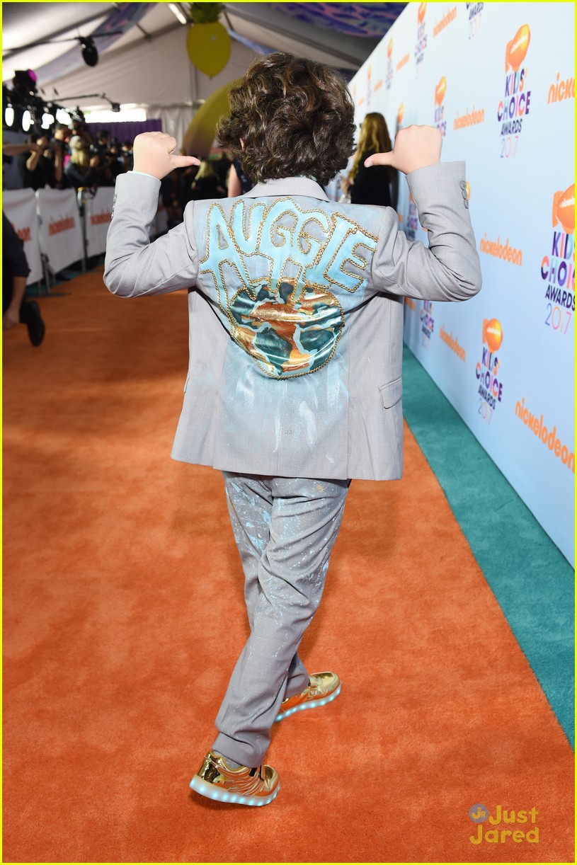 Skai Jackson & Peyton List Had a 'Jessie' Reunion with Cameron Boyce at KCAs 2017