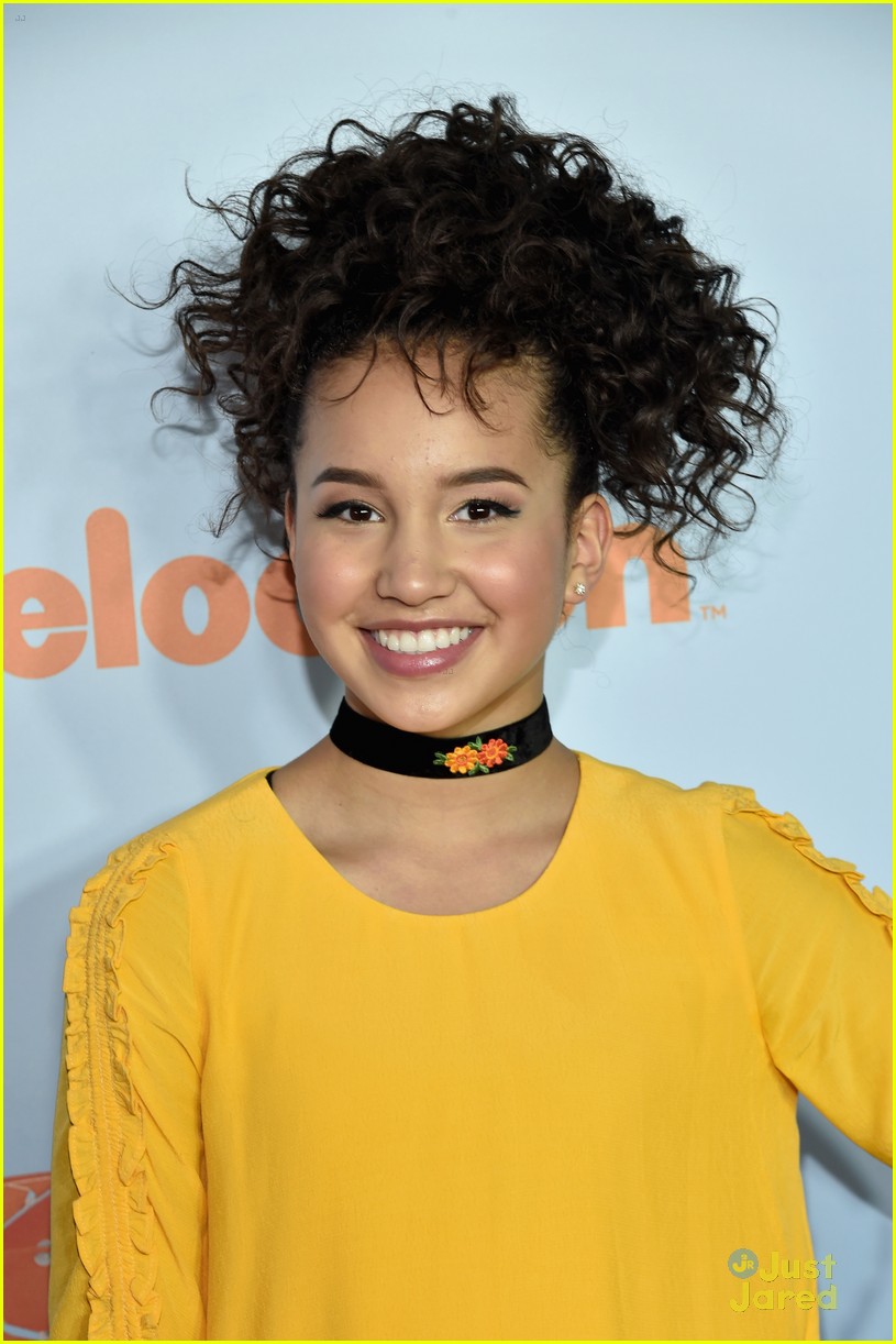 Skai Jackson & Peyton List Had a 'Jessie' Reunion with Cameron Boyce at KCAs 2017