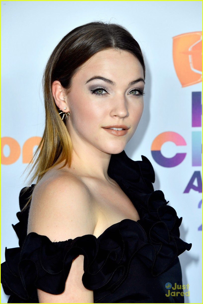 Maddie Ziegler Debuts New 'Leap' Trailer at Kids Choice Awards 2017