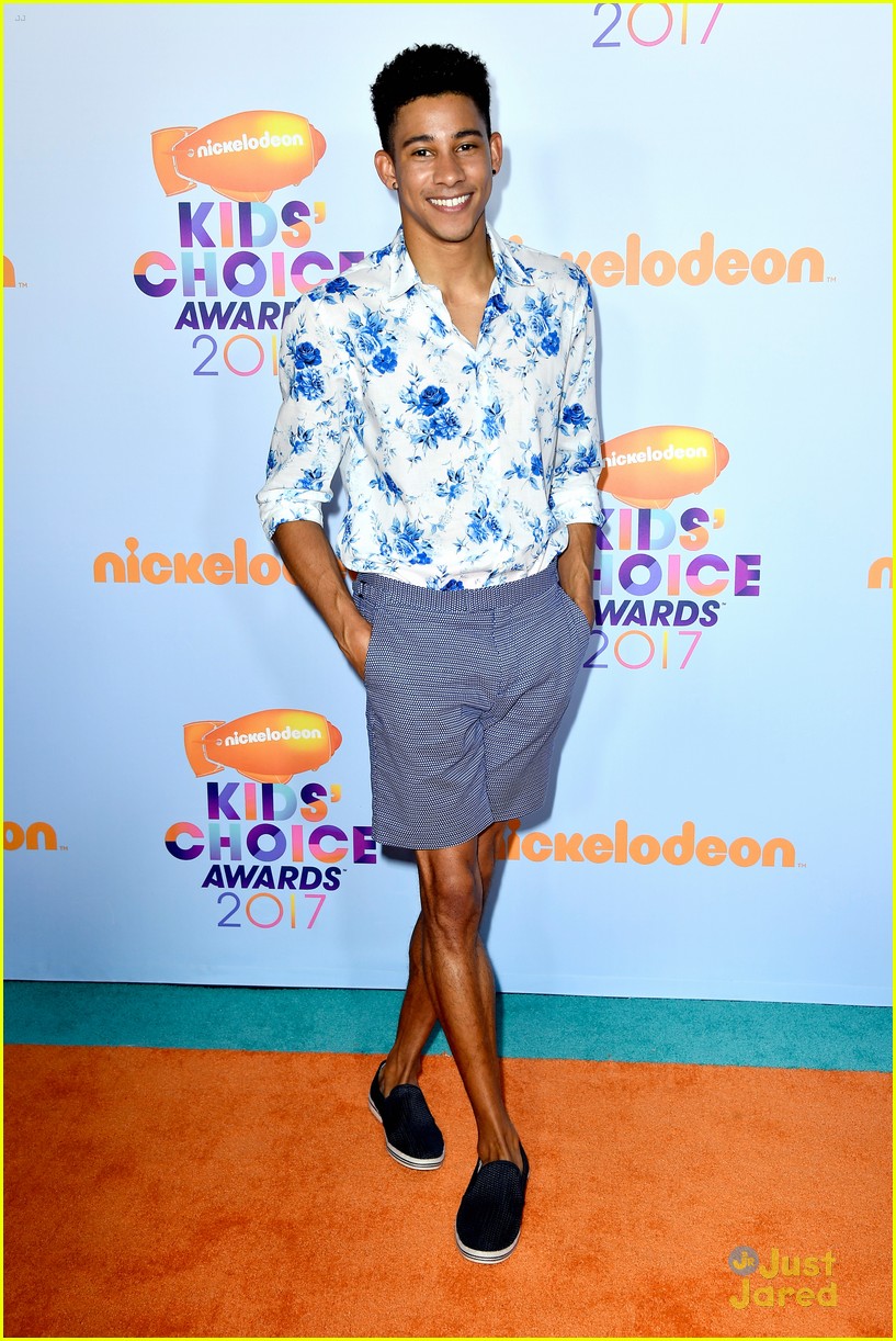 Maddie Ziegler Debuts New 'Leap' Trailer at Kids Choice Awards 2017