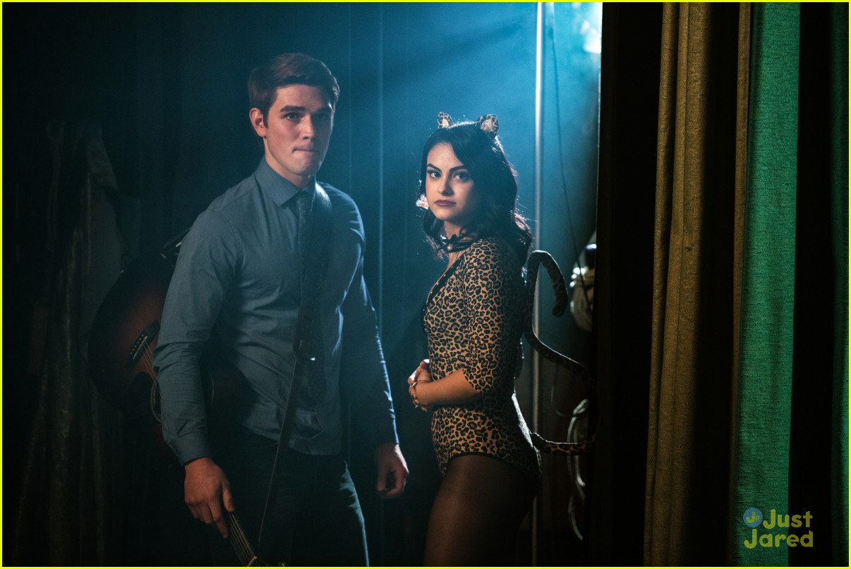 Veronica Joins The Pussycats on 'Riverdale'!
