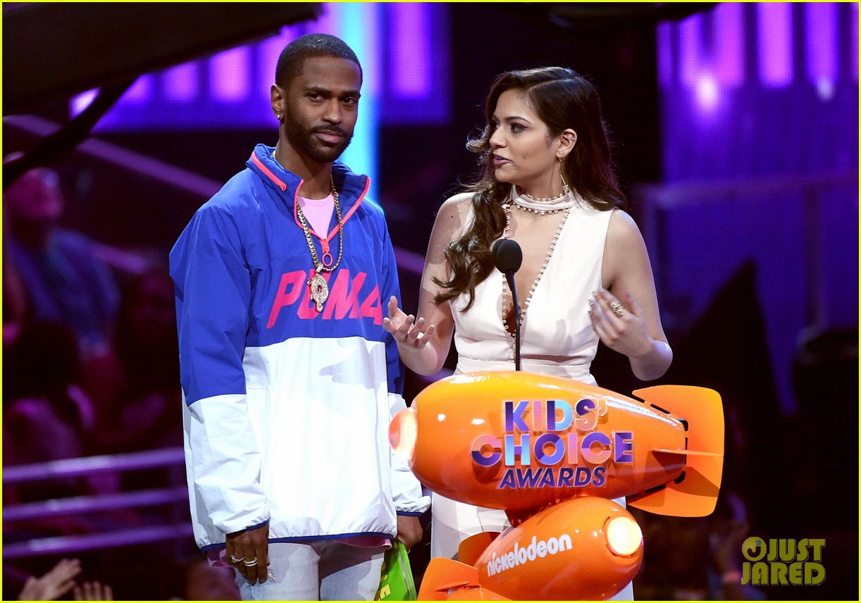 Zendaya Thanks Fans After Winning Best Actress at KCAs 2017!