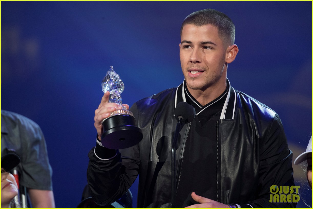 Britney Spears Shares Pic of Her Sons with Nick Jonas at RDMAs!