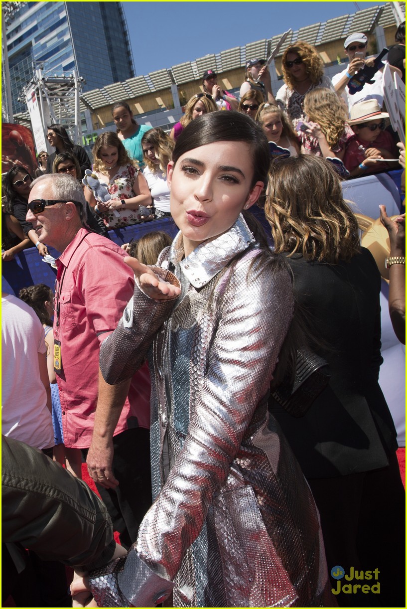 Sofia Carson, Kelsea Ballerini & Jenna Ortega Are Hostesses With The Mostess at RDMAs 2017