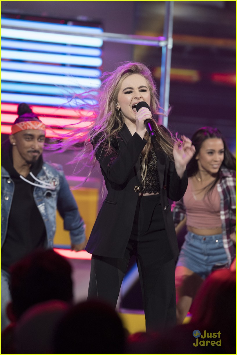Sabrina Carpenter Recreates 'Thumbs' Music Video For RDMAs 2017