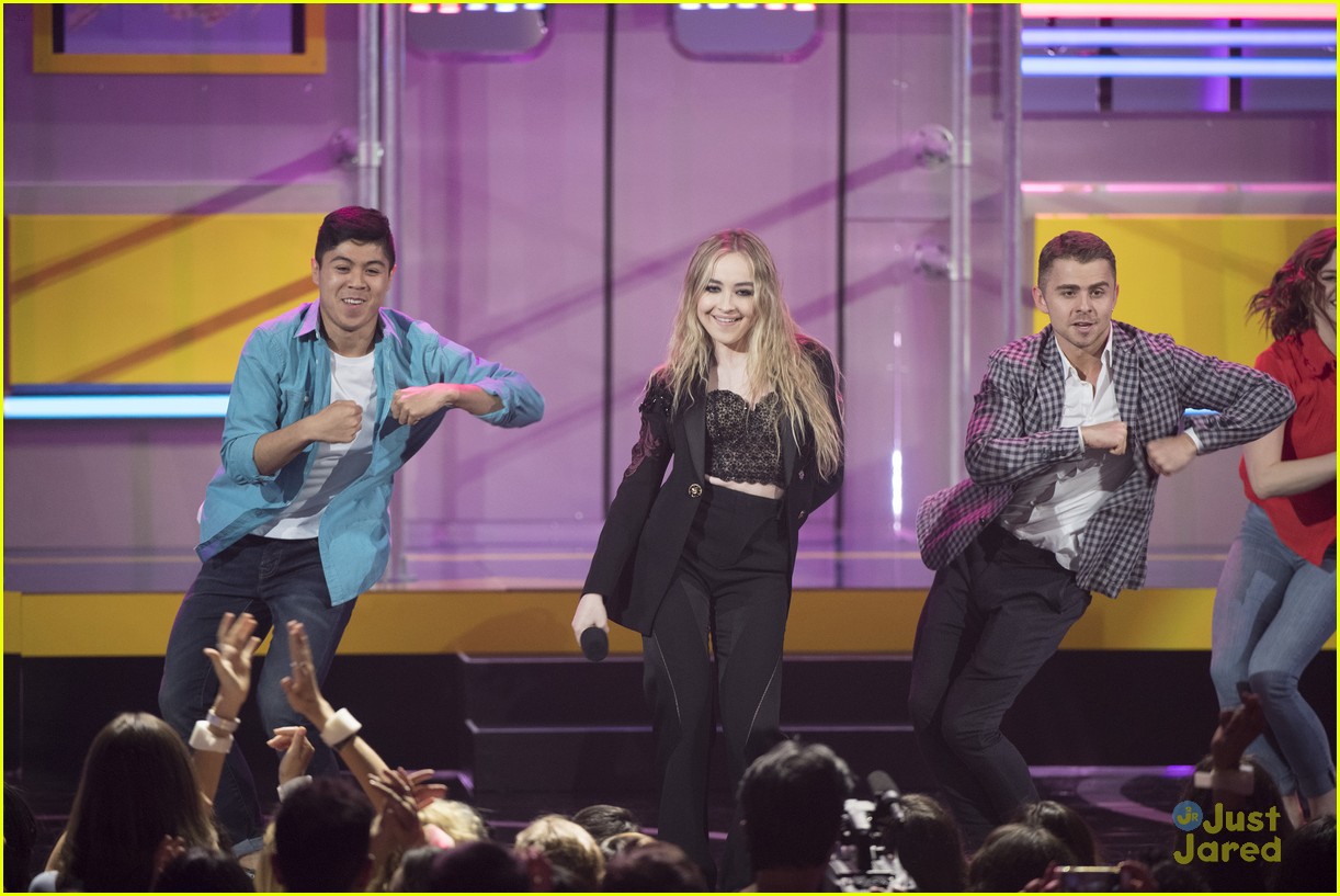 Sabrina Carpenter Recreates 'Thumbs' Music Video For RDMAs 2017