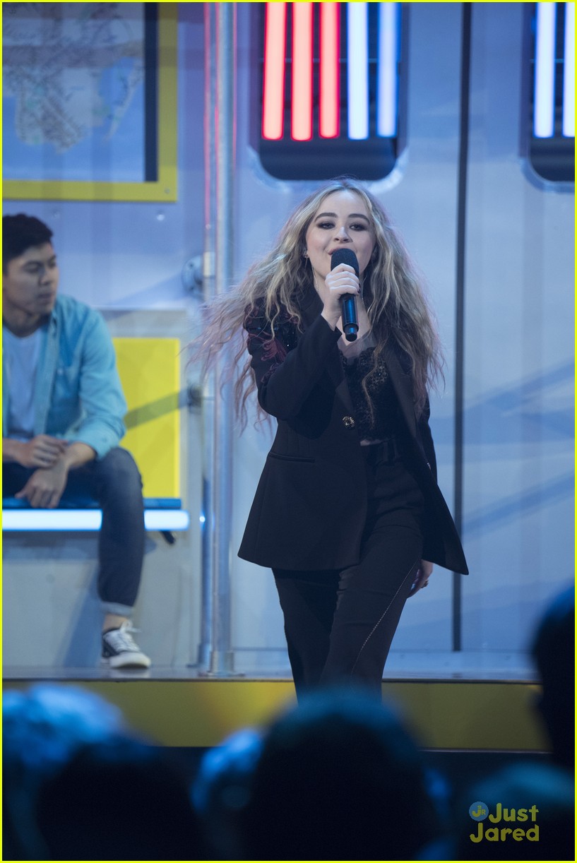 Sabrina Carpenter Recreates 'Thumbs' Music Video For RDMAs 2017