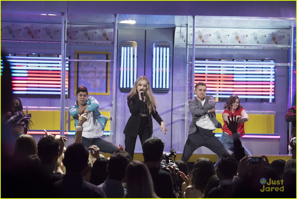 Sabrina Carpenter Recreates 'Thumbs' Music Video For RDMAs 2017