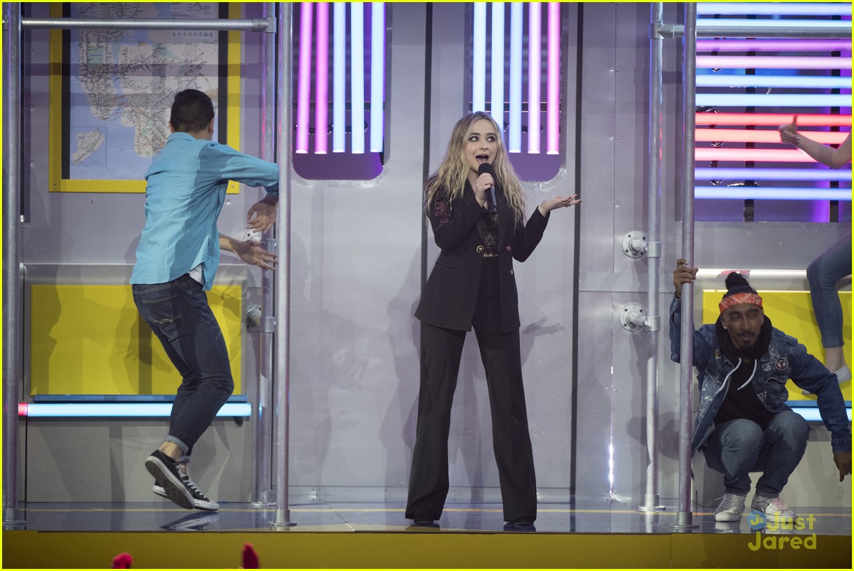 Sabrina Carpenter Recreates 'Thumbs' Music Video For RDMAs 2017