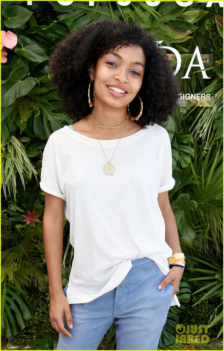 Yara Shahidi & Peyton List Hit Up Coachella Party Together!