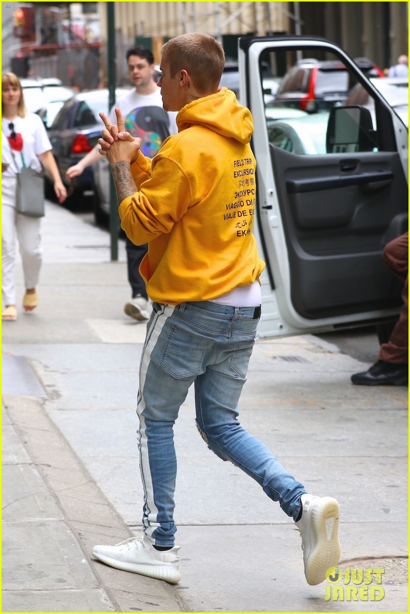 Justin Bieber Finds a Famous Face in the Big Apple