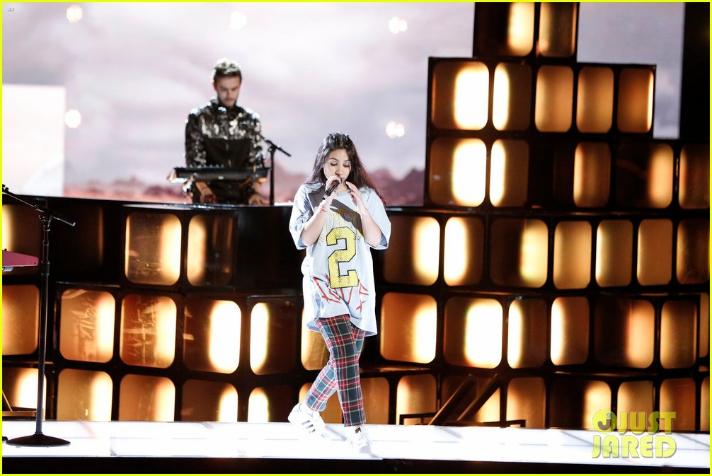 Alessia Cara Performs 'Stay' & 'Scars to Your Beautiful' on 'The Voice' - Watch!