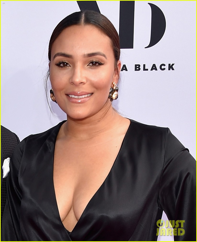 Vanessa Hudgens Stuns at Billboard Music Awards 2017 Despite Sleepless Night!