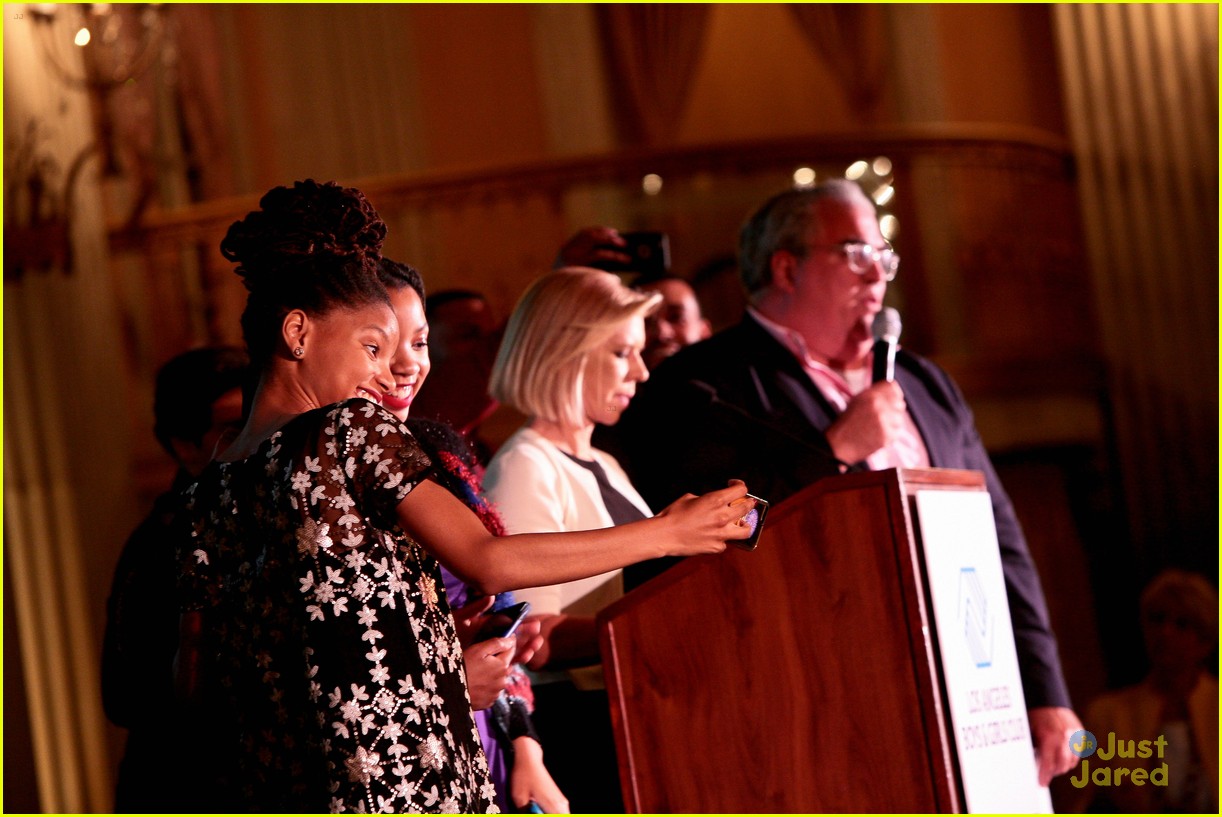 Jake T. Austin Suits Up Sharp For The LA Boys & Girls Club Benefit Dinner