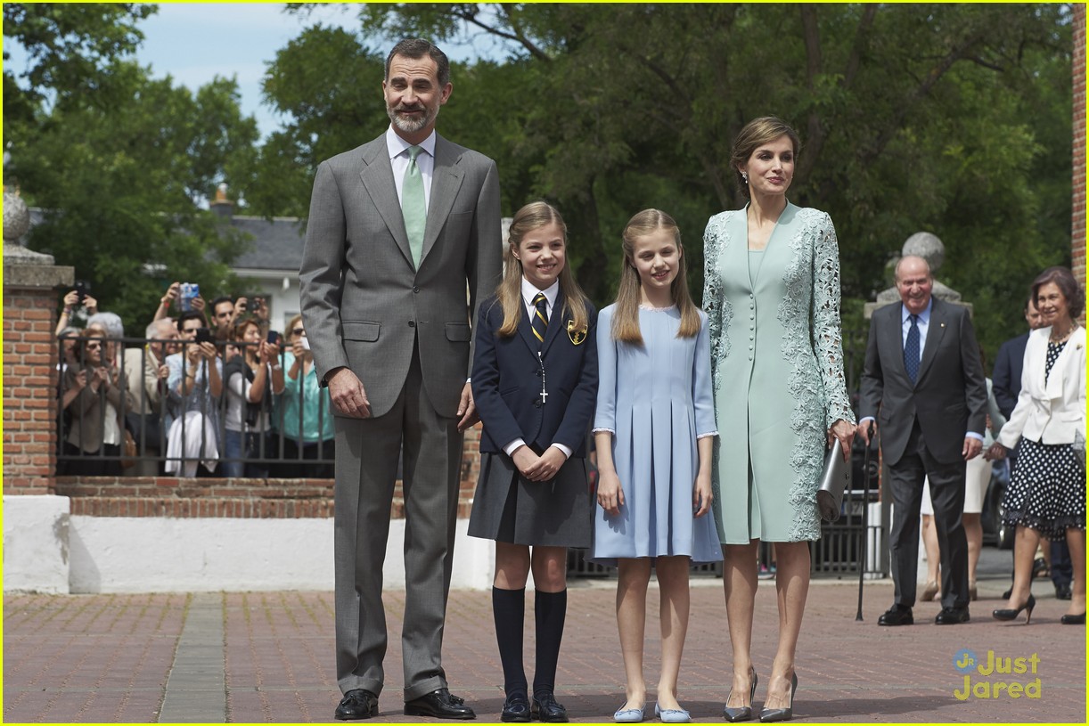Princesses Leonor & Sofia of Spain Match Their Hairstyles For Sofia's First Communion