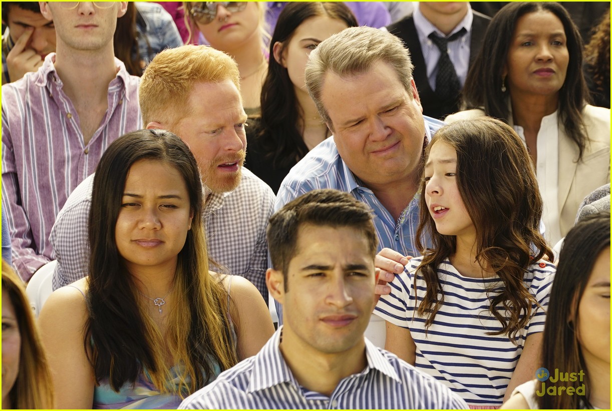 Rico Rodriguez & Nolan Gould Graduate on 'Modern Family's Season Finale!