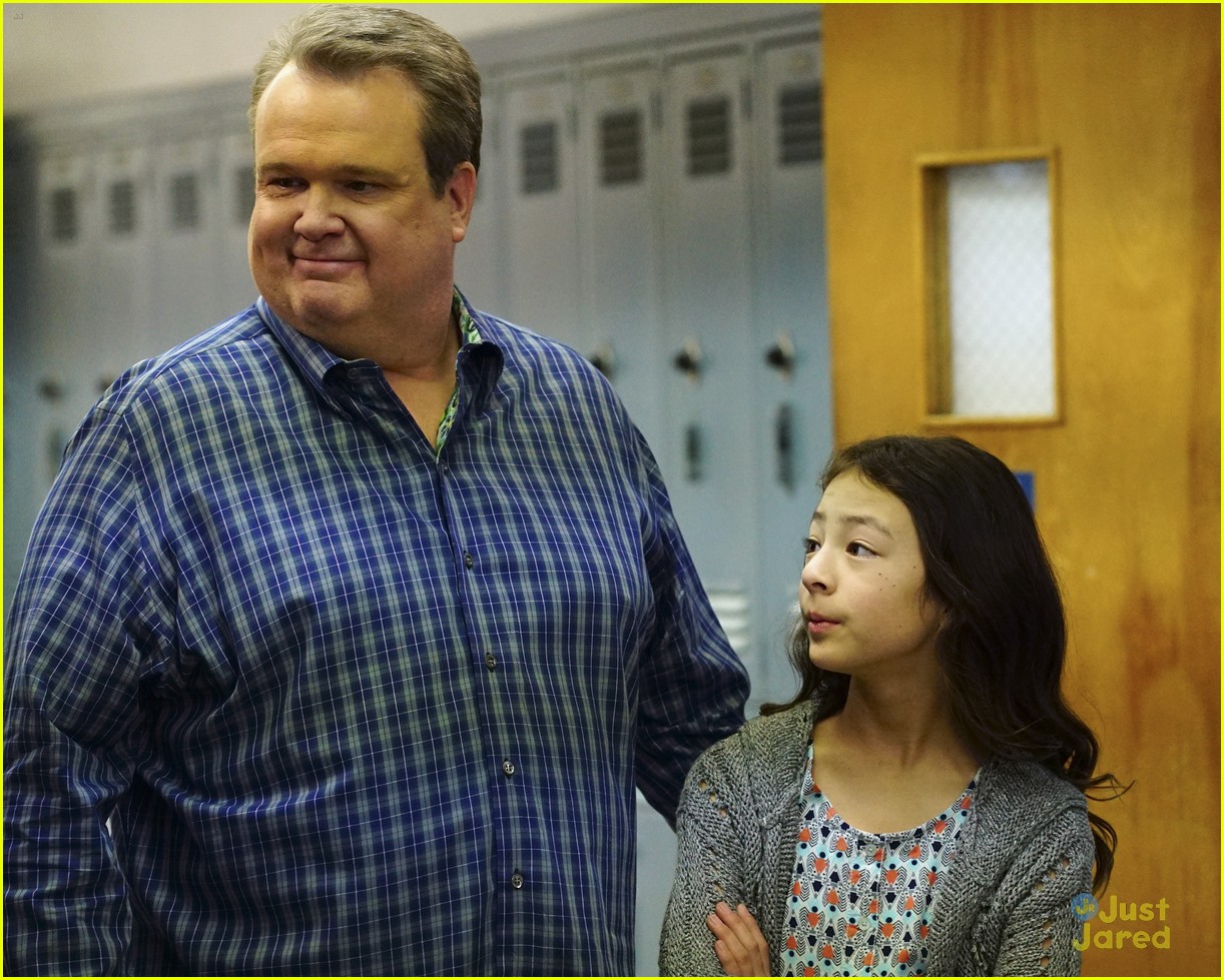 Rico Rodriguez & Nolan Gould Graduate on 'Modern Family's Season Finale!