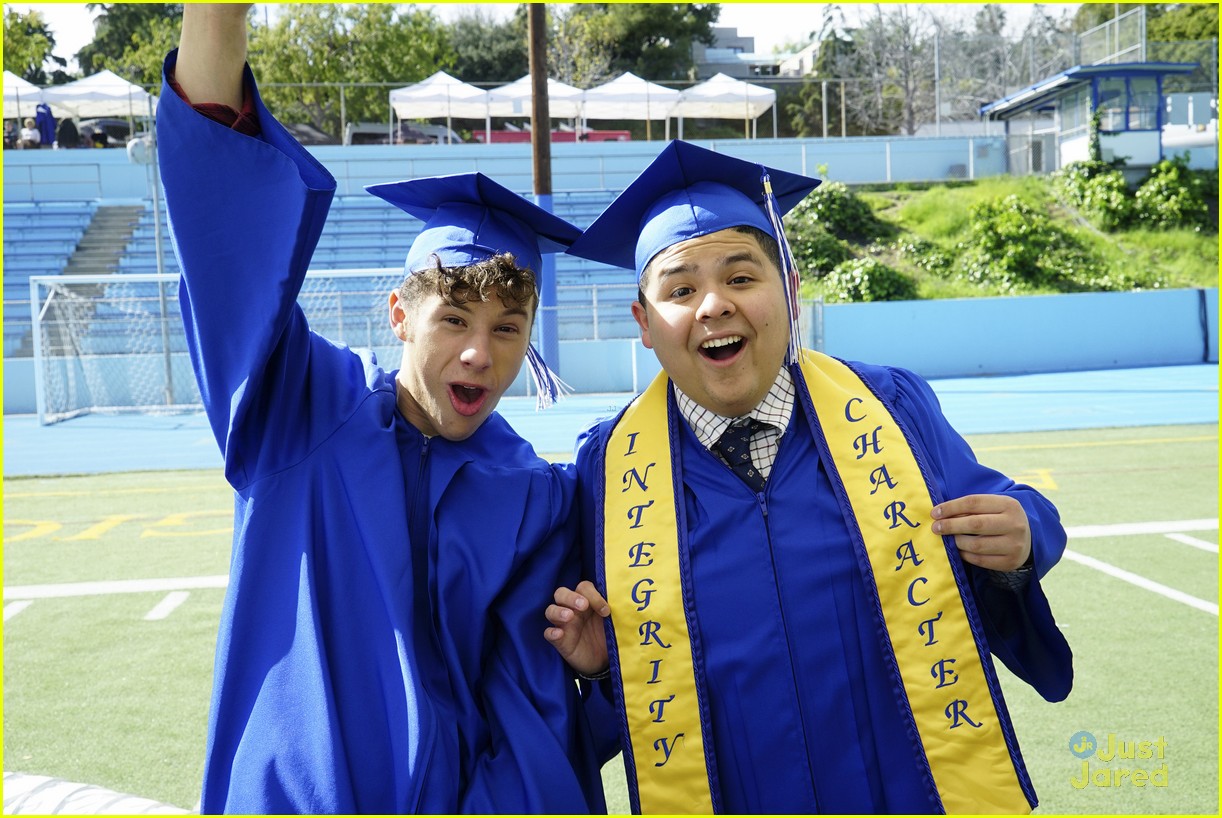 Rico Rodriguez & Nolan Gould Graduate on 'Modern Family's Season Finale!