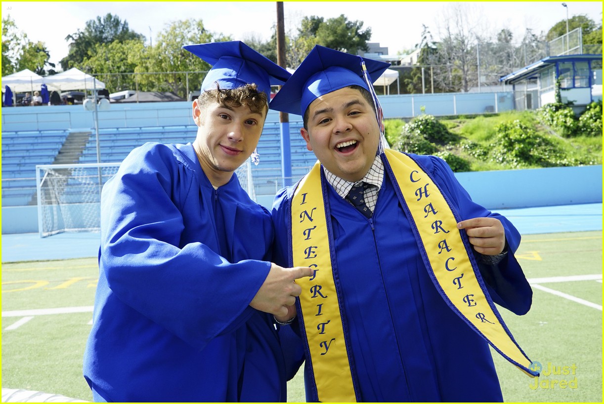 Rico Rodriguez & Nolan Gould Graduate on 'Modern Family's Season Finale!