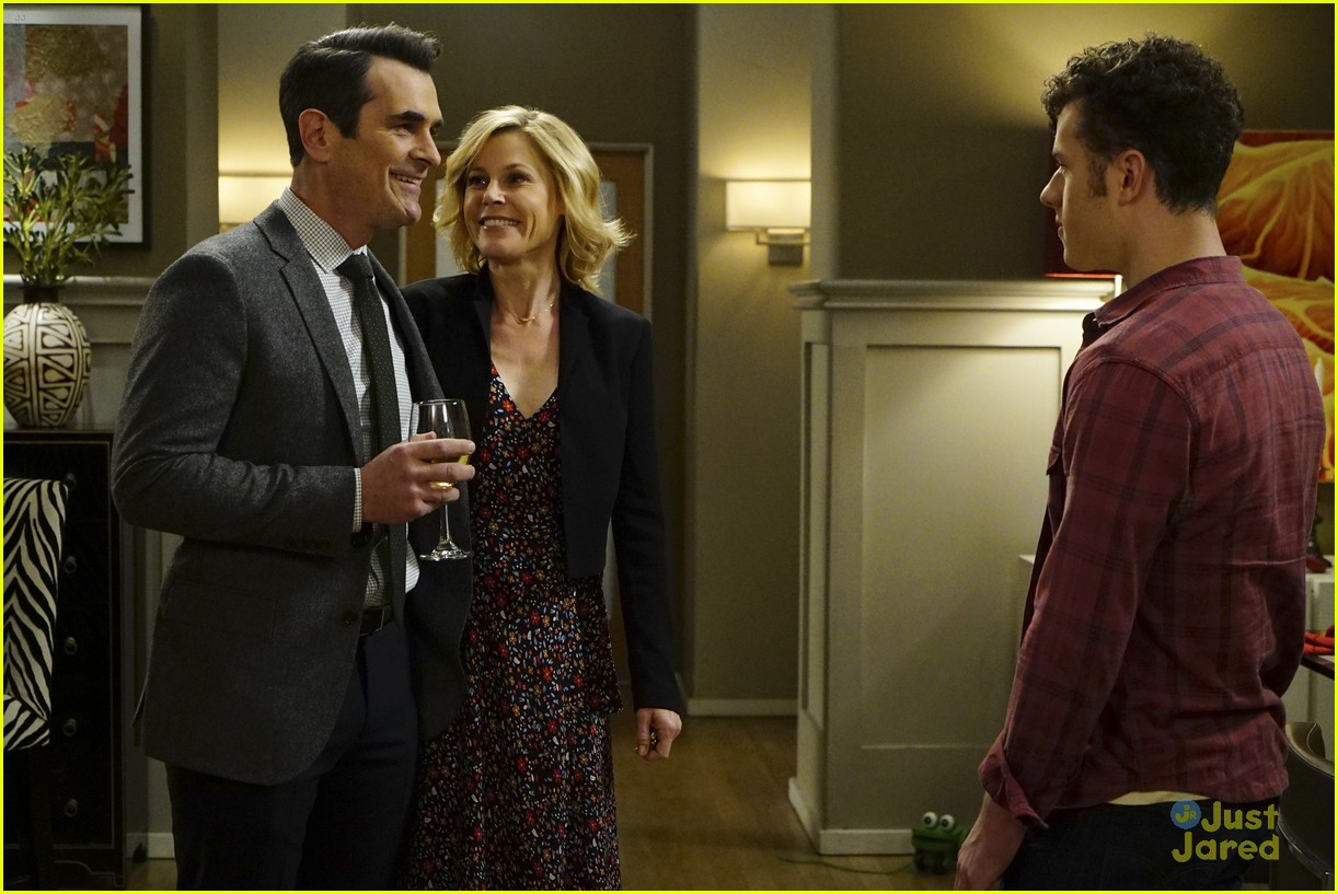 Rico Rodriguez & Nolan Gould Graduate on 'Modern Family's Season Finale!