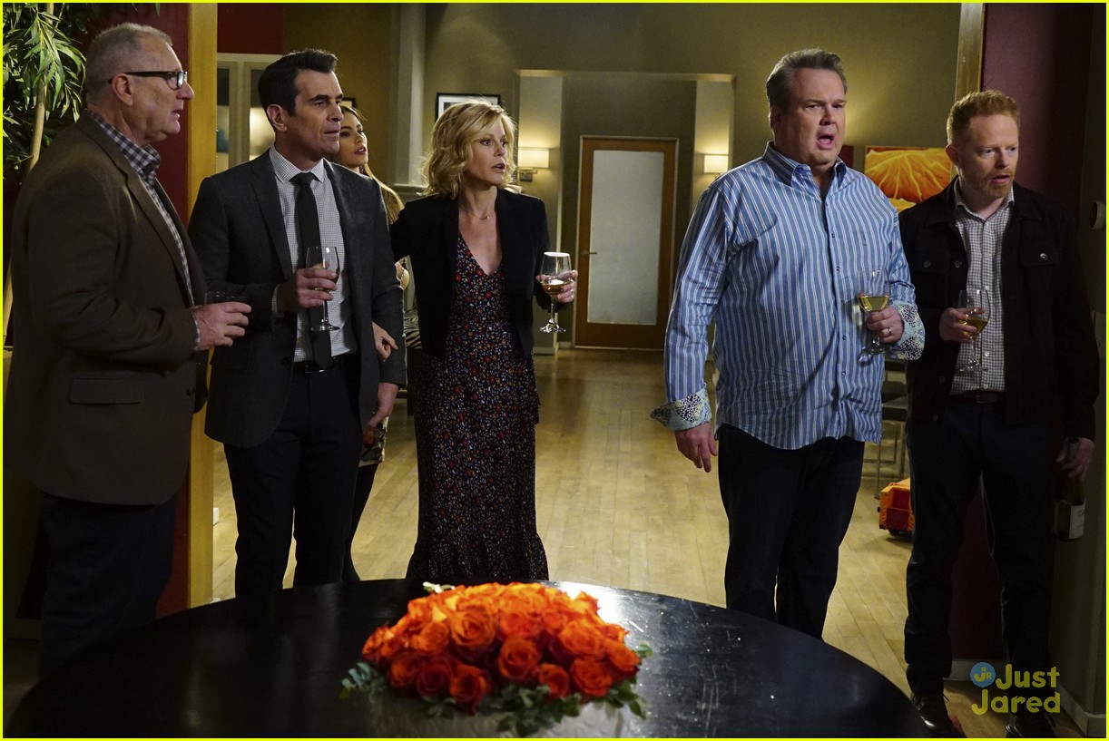 Rico Rodriguez & Nolan Gould Graduate on 'Modern Family's Season Finale!