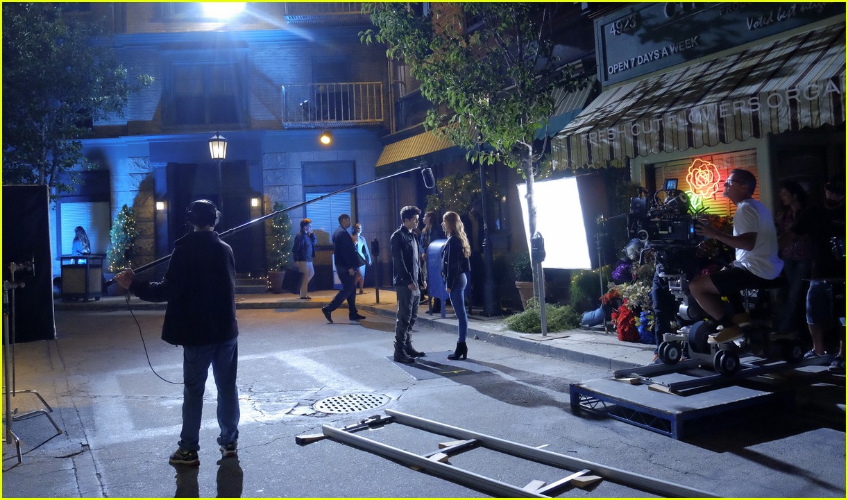 Rainer Asks Paige Out On Date On Tonight's 'Famous in Love'