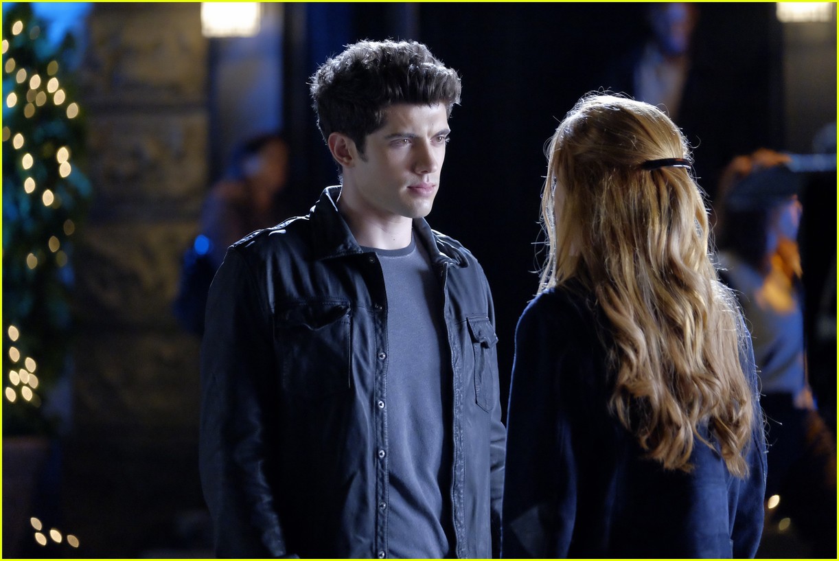 Rainer Asks Paige Out On Date On Tonight's 'Famous in Love'