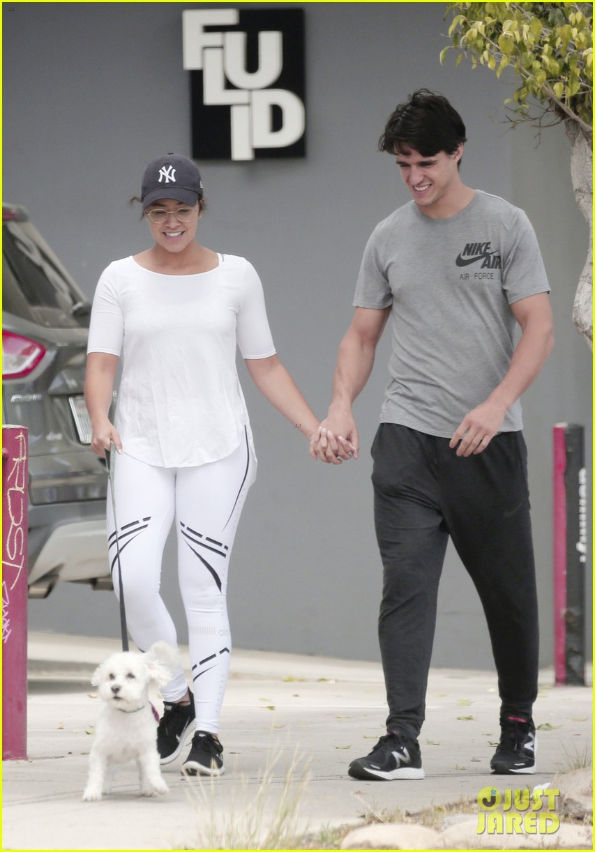 Gina Rodriguez's Boyfriend Joe Locicero Takes Cute Photo of Her On Set