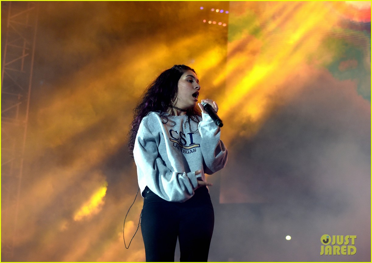 Hailee Steinfeld & Alessia Cara Bring Girl Power to Wango Tango 2017
