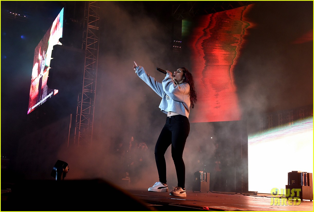 Hailee Steinfeld & Alessia Cara Bring Girl Power to Wango Tango 2017