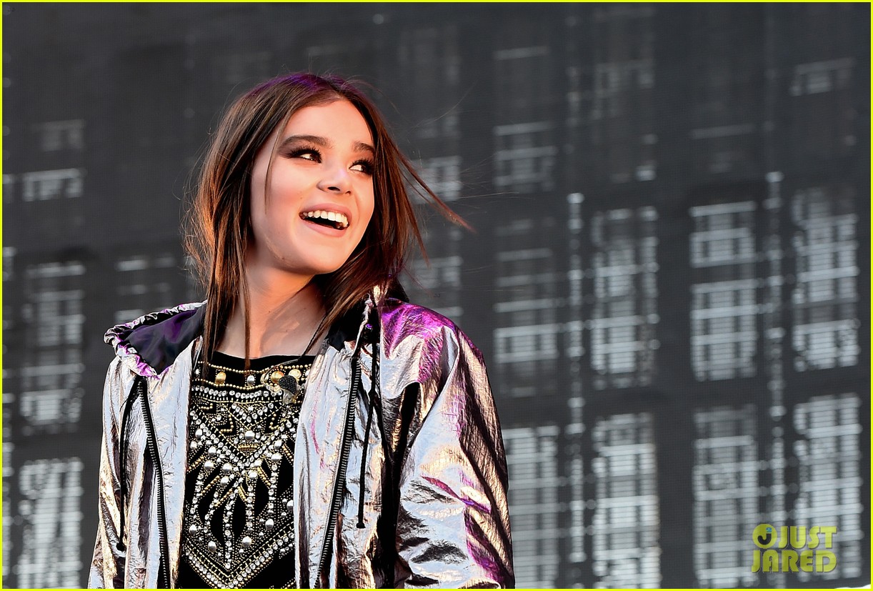 Hailee Steinfeld & Alessia Cara Bring Girl Power to Wango Tango 2017