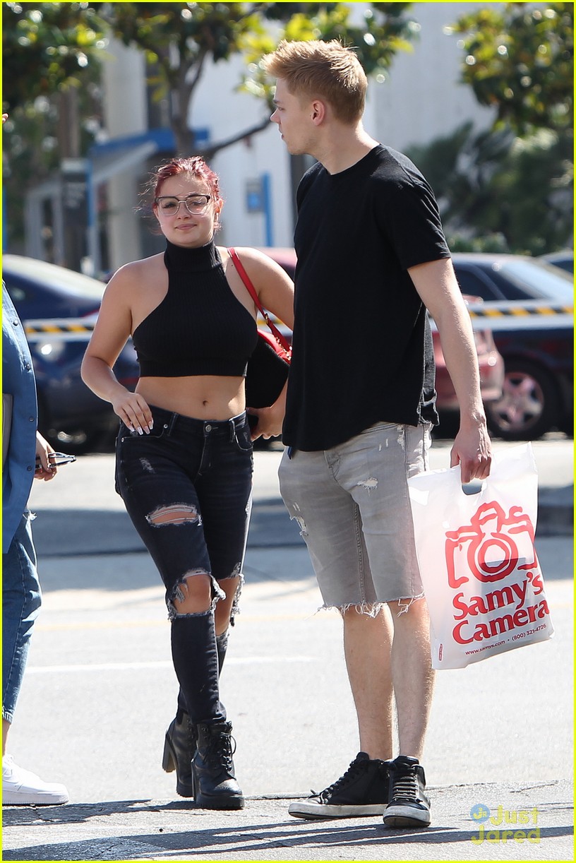 Ariel Winter Says Women Need to Stick Together, Especially Now