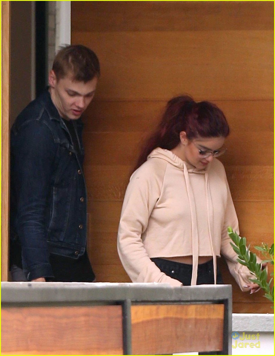 Ariel Winter & Boyfriend Levi Meaden Are One Domesticated Duo!