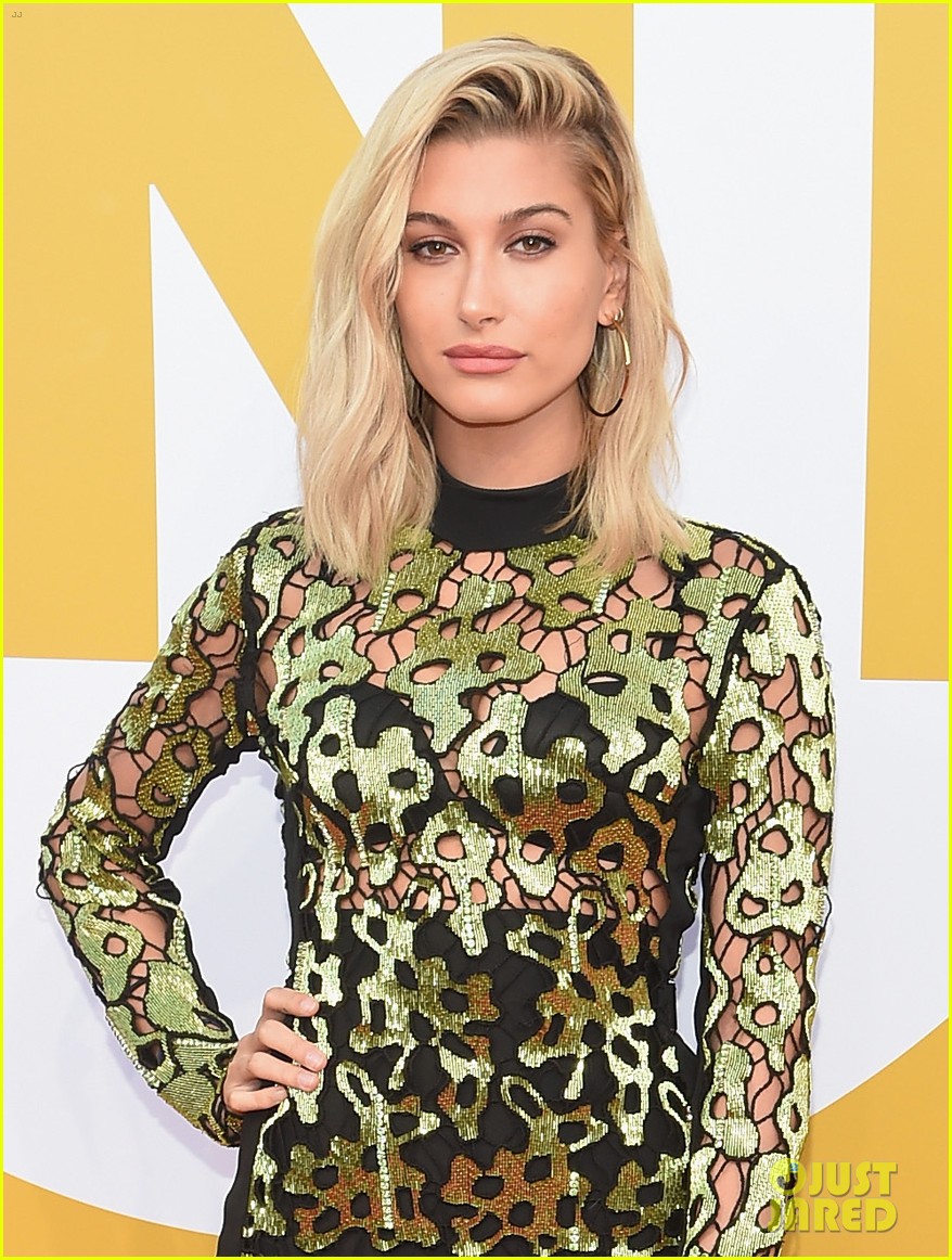 Hailey Baldwin Looks Super Stylish at NBA Awards 2017!
