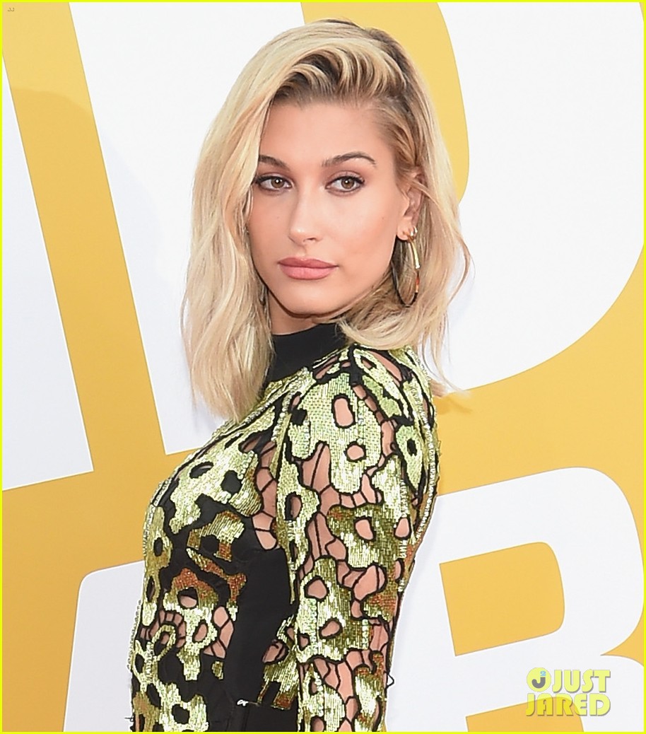 Hailey Baldwin Looks Super Stylish at NBA Awards 2017!
