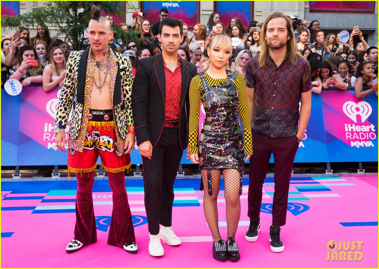 Alessia Cara & Joe Jonas Are Ready to Host iHeartRadio MMVAs 2017!