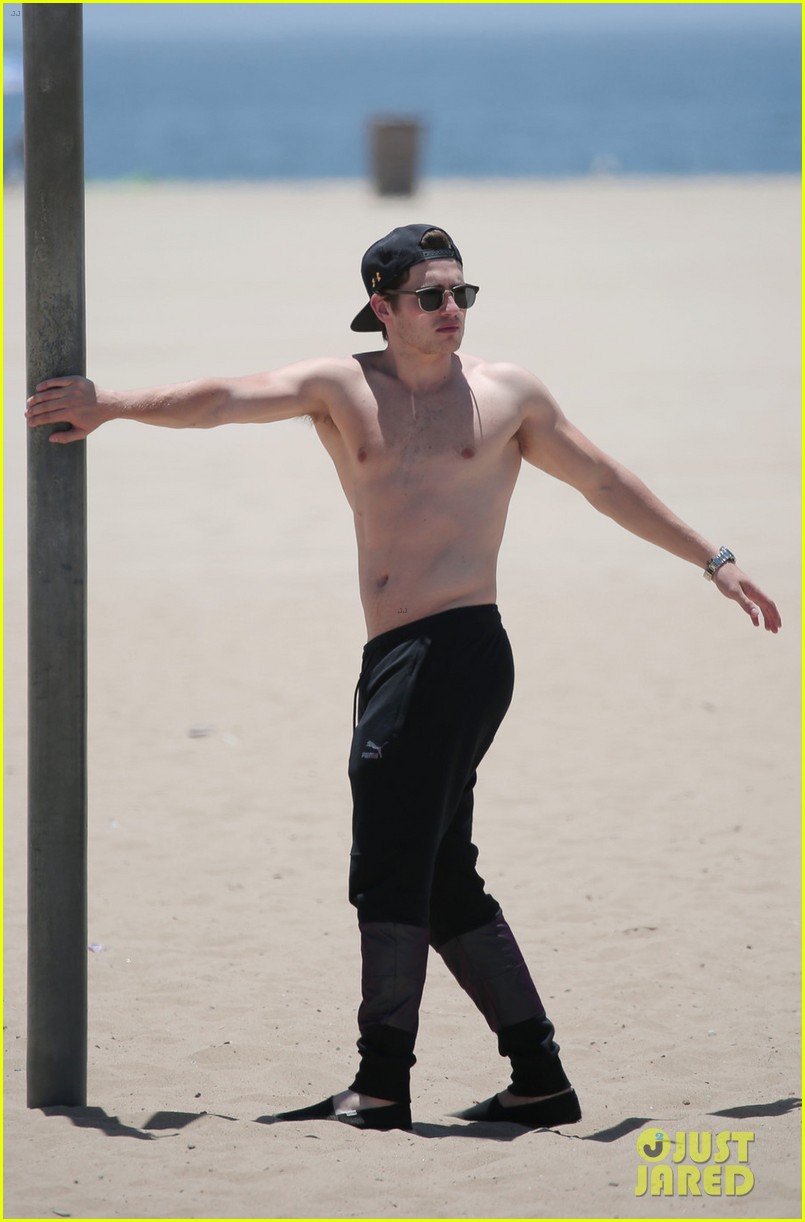 Gregg Sulkin Ditches His Shirt in Santa Monica!