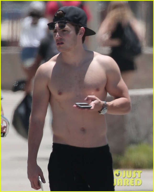 Gregg Sulkin Ditches His Shirt in Santa Monica!