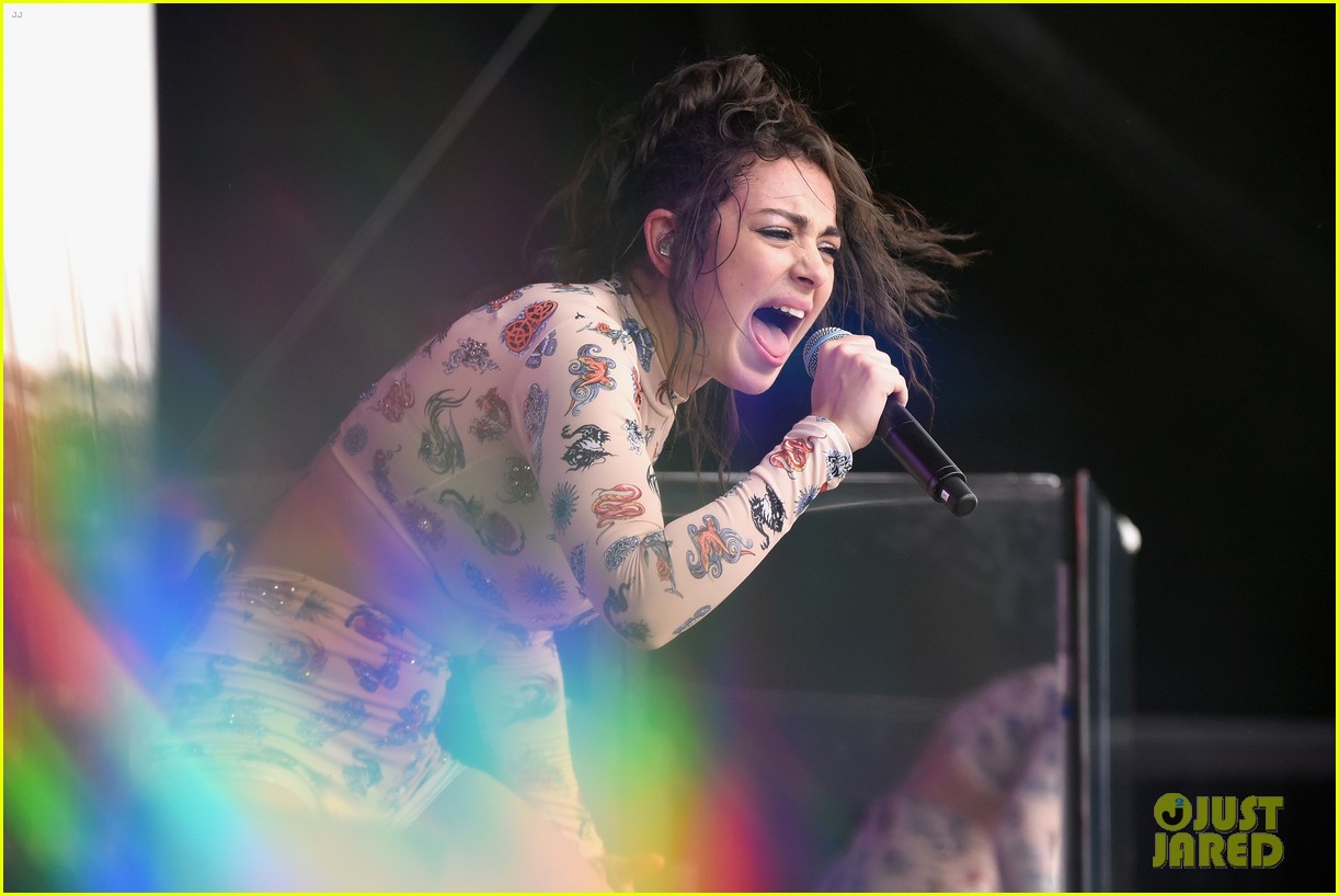 Charli XCX & Tove Lo Make Their Best Funny Faces During Governors Ball Weekend!
