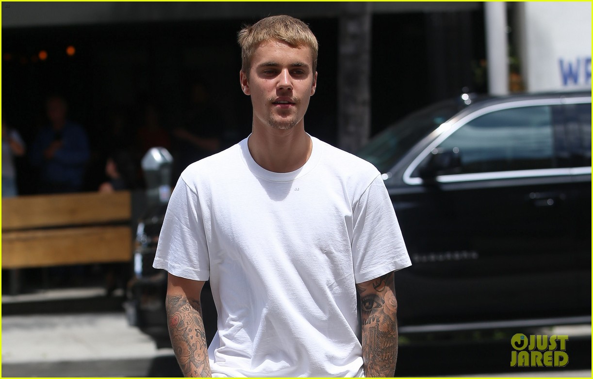 Justin Bieber Grabs Lunch in Beverly Hills After Tour Cancellation