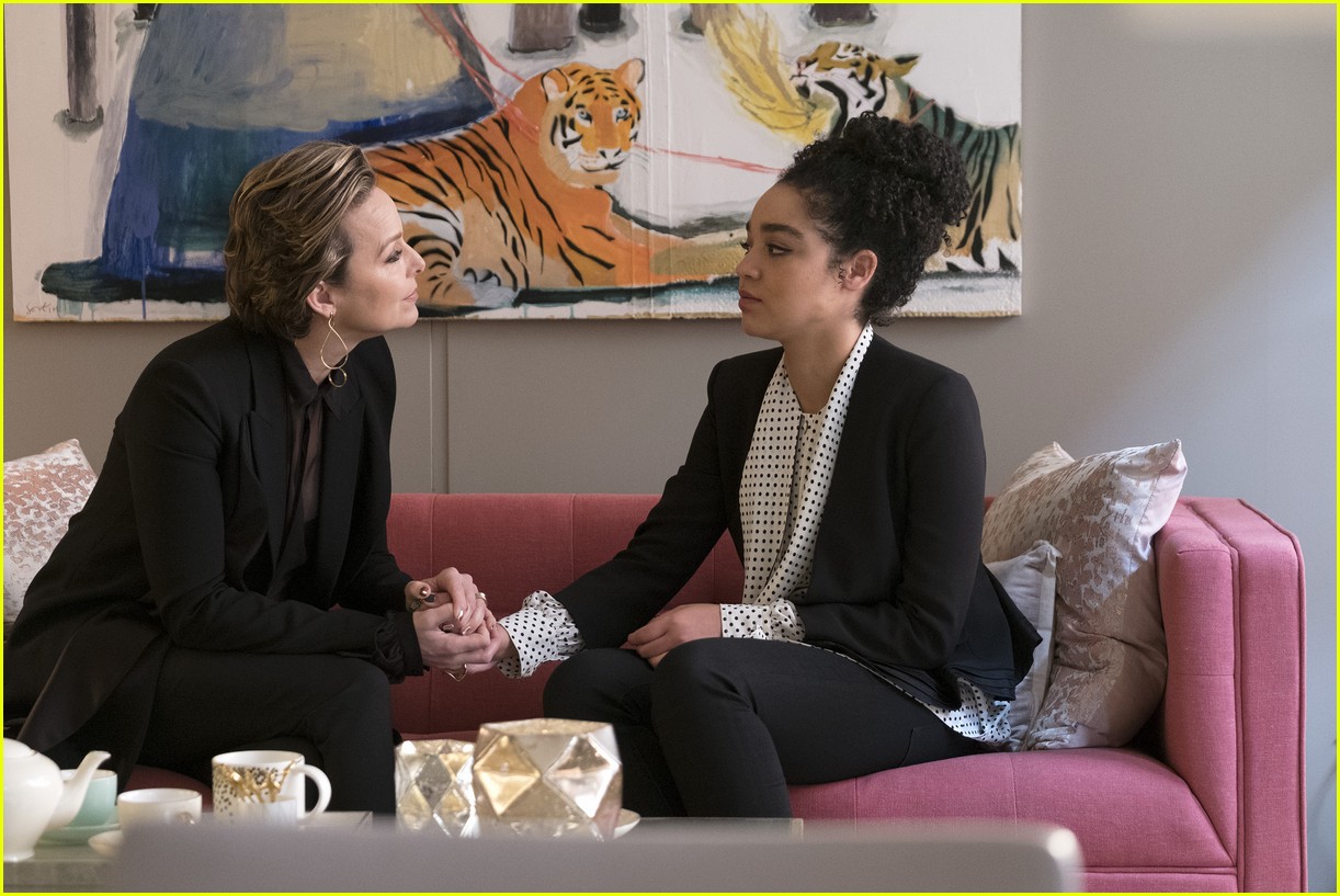 Jane Pursues a Political Story on Tonight's 'The Bold Type'