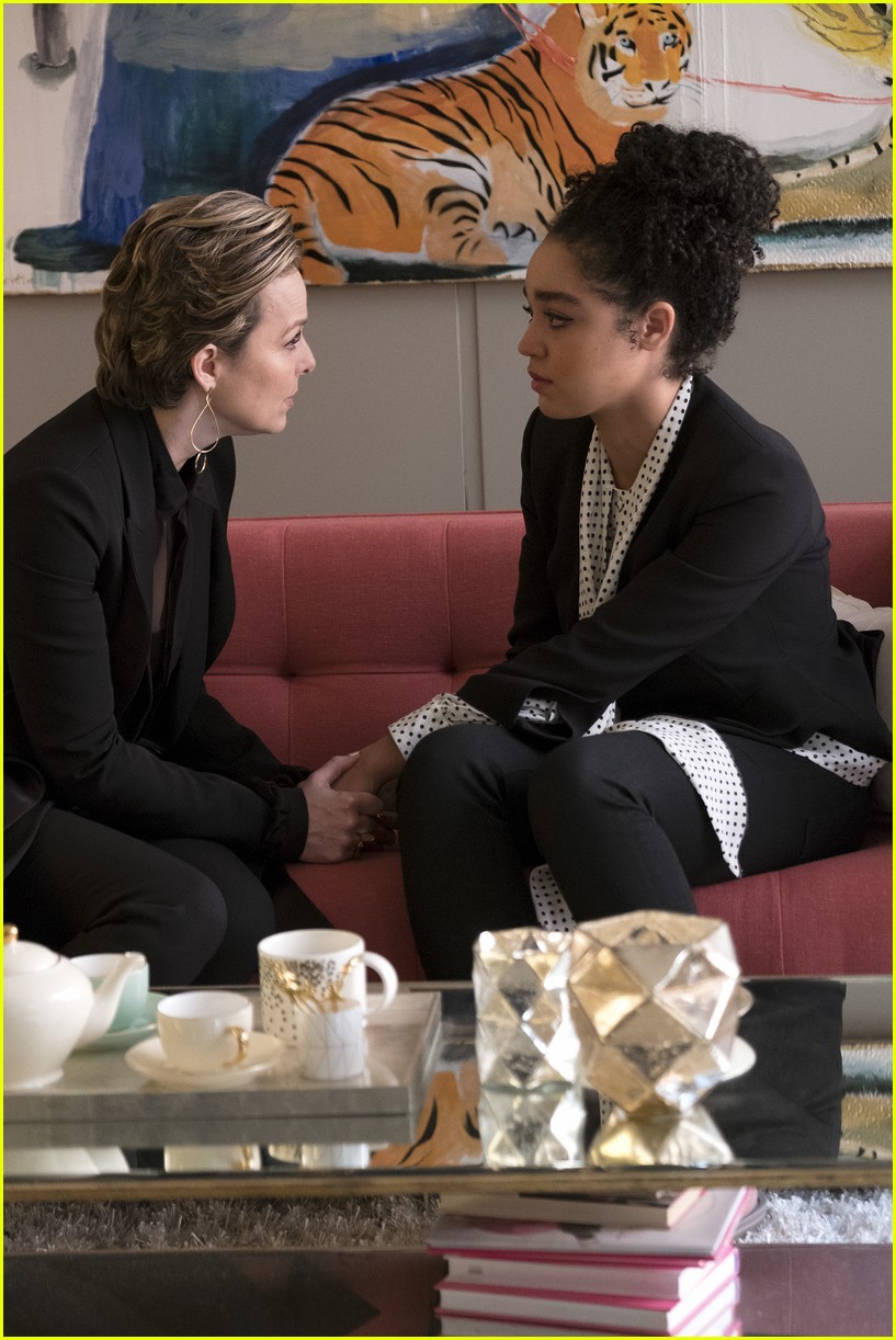 Jane Pursues a Political Story on Tonight's 'The Bold Type'