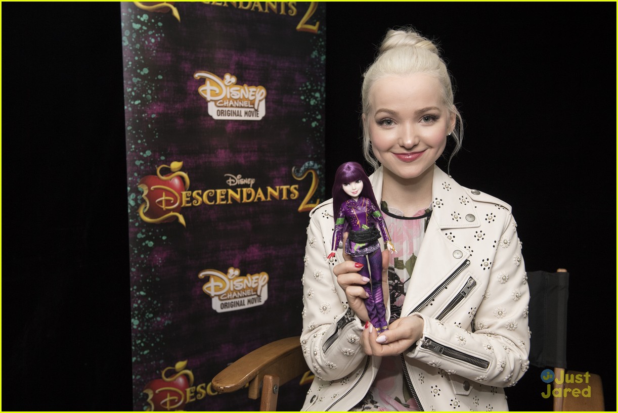 China Anne McClain Unboxes Her First 'Descendants 2' Uma Doll & It's The Cutest Thing Ever!