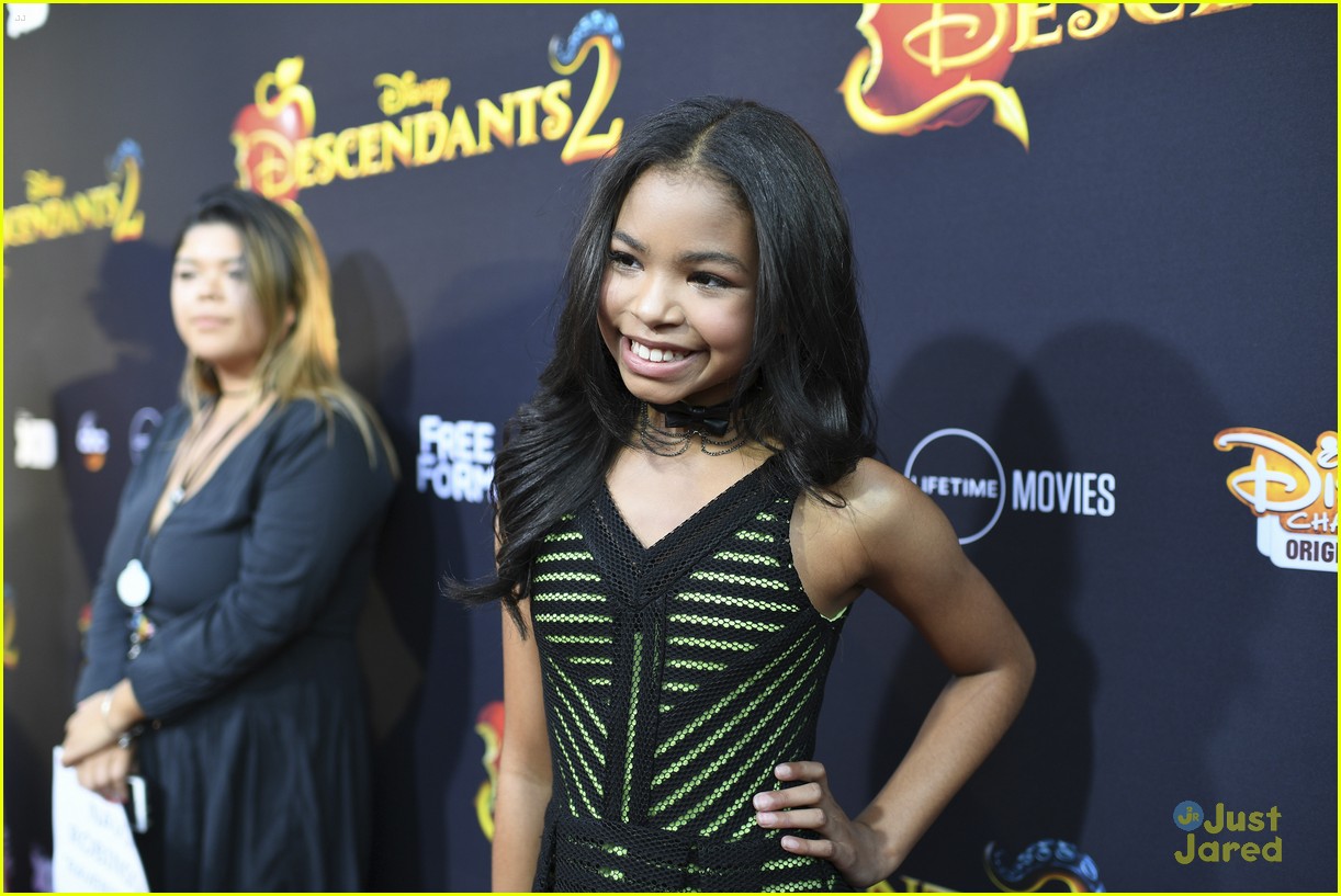 'Raven's Home' Star Navia Robinson Shines at 'Descendants 2' Premiere