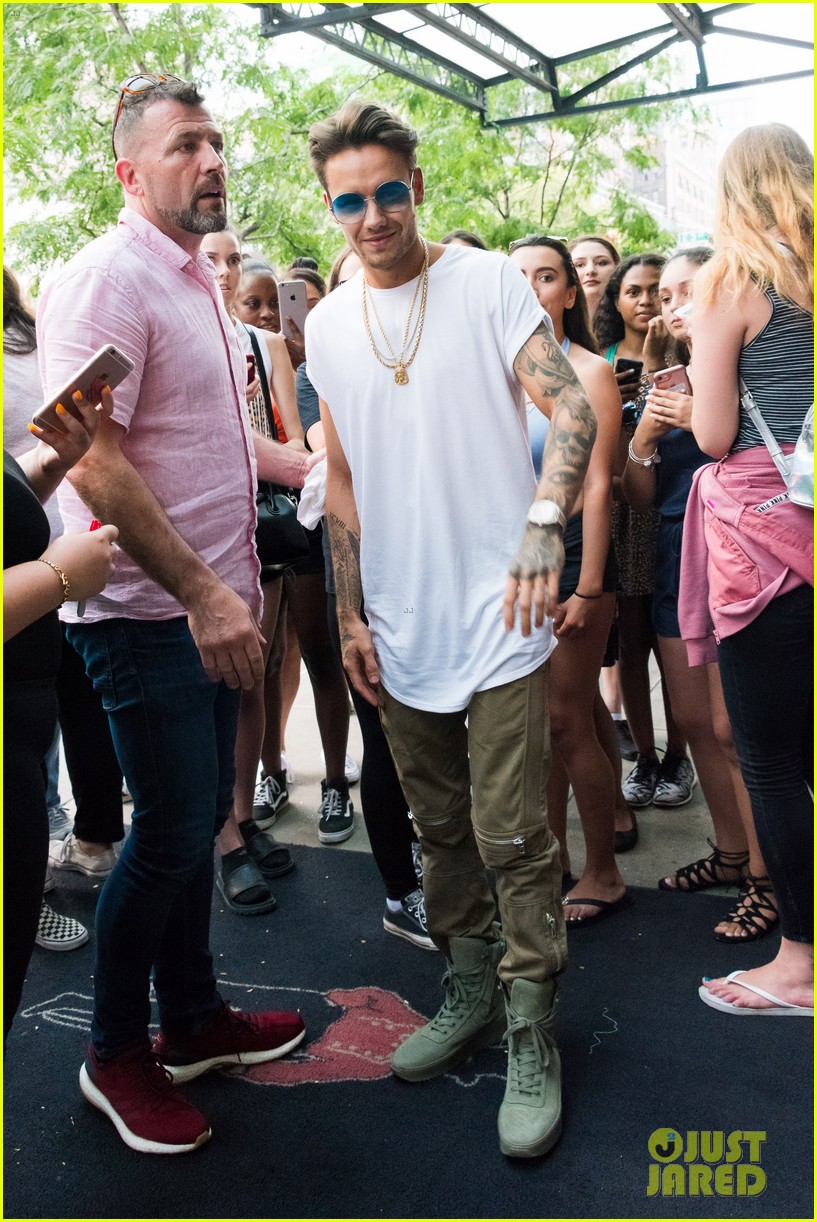 Liam Payne's Shirtless 'Strip That Down' Performance Drives Fans Crazy - Watch Now!