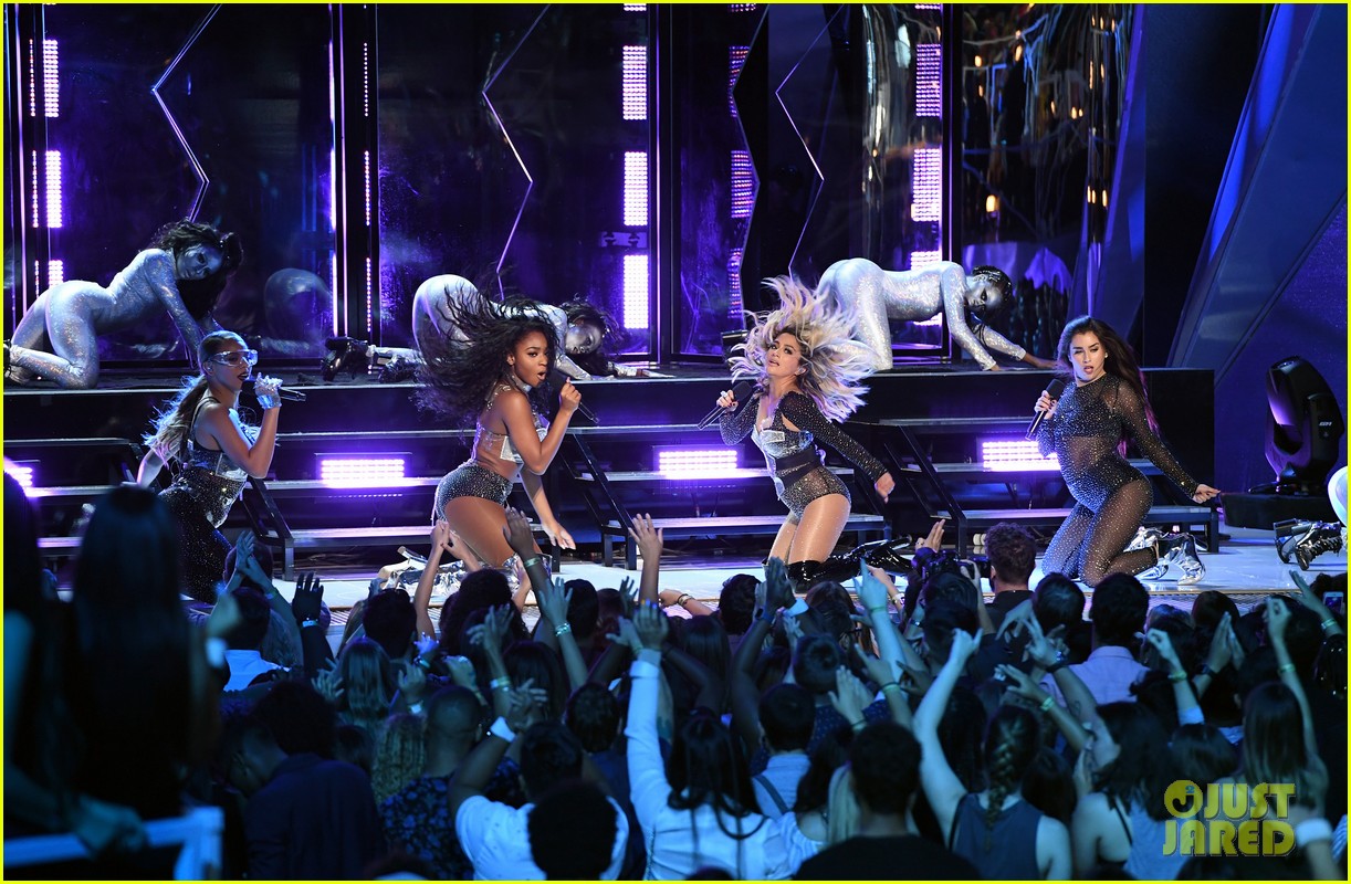 Watch Fifth Harmony's Full VMAs 2017 Performance, Including THAT Moment (Video)
